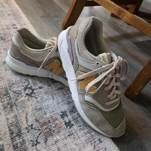 New Balance Women's Beige & Yellow Casual Sneakers